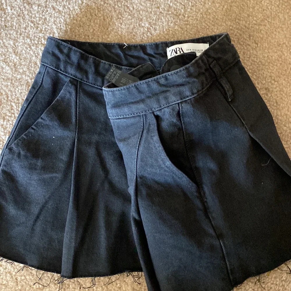 Mini Skirt - Picture 5 of 6